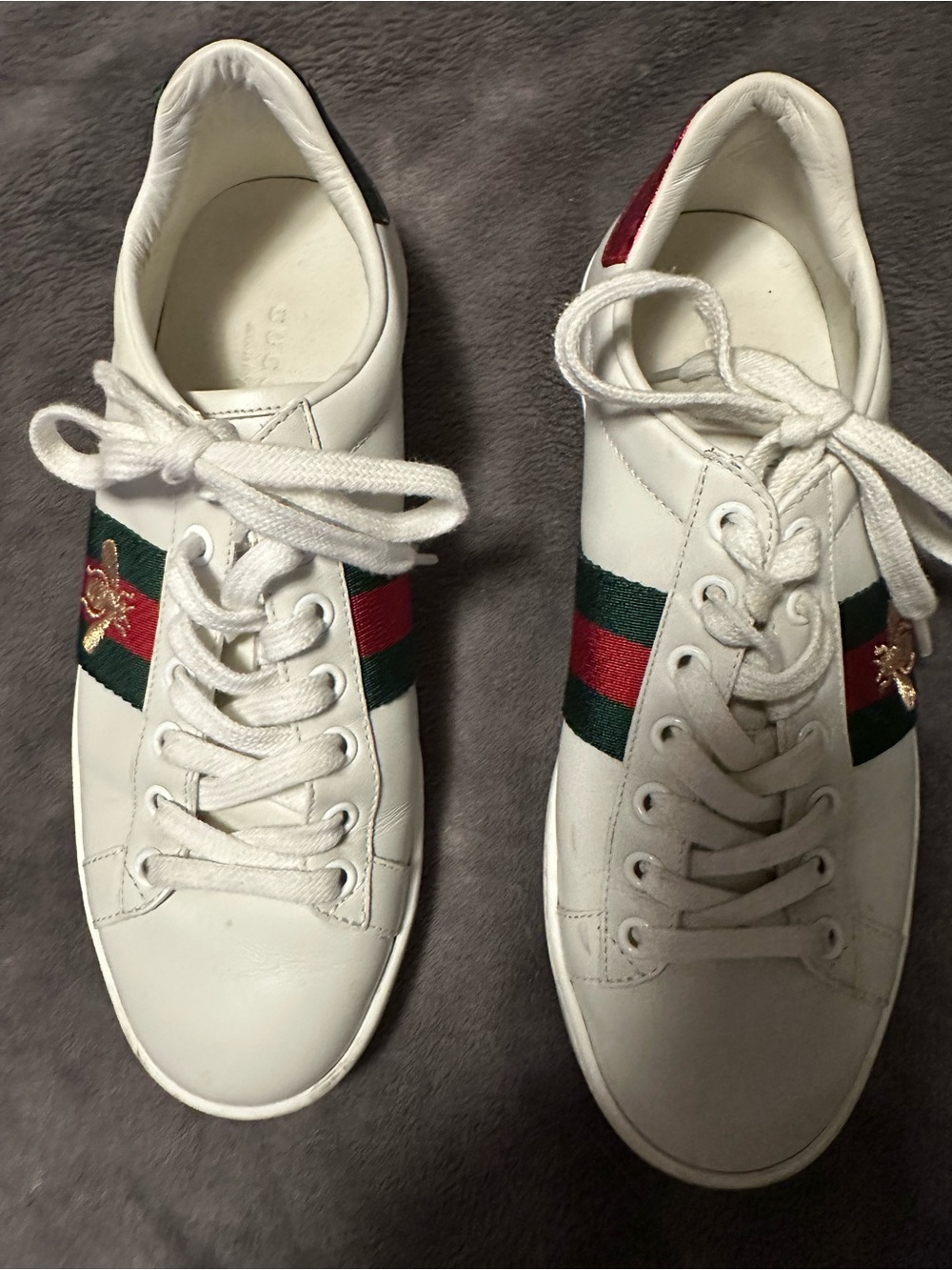 Gucci White Leather Low-Top Sneakers with Red & Green Stripe